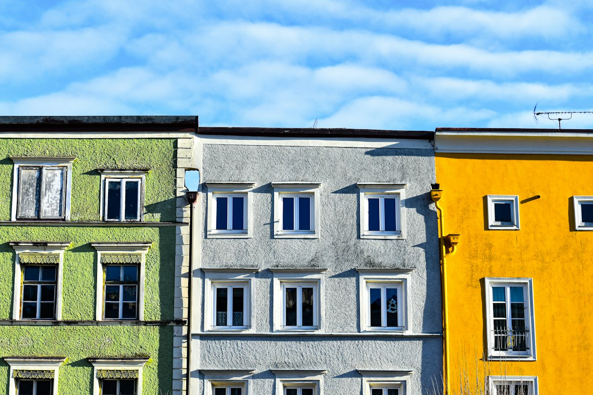 Row of townhouses in a condo association community